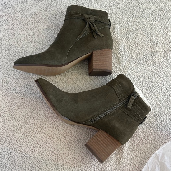 Violet and Red NWOB Jenna suede olive green leather bootie - Picture 3 of 10